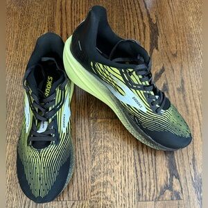 NEW Brooks Sneakers - Women’s 7